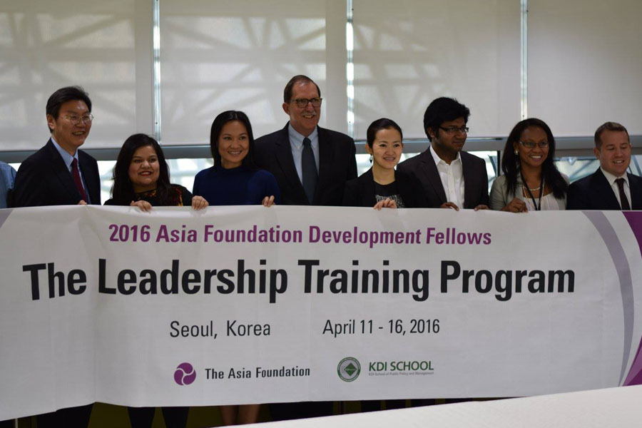 2016 Asia Foundation Development Fellows visit Seoul City Hall and talk with Seoul City's Ambassador for International Relations Kim Chang-beom